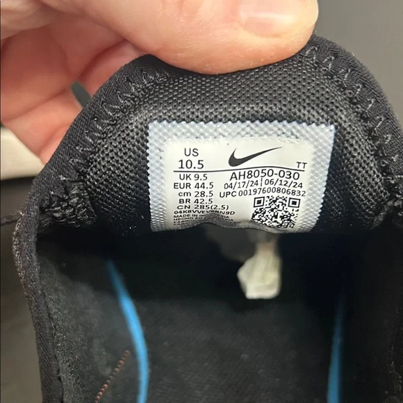 Nike Air Max 270 Black and Orange Athletic Shoes - Picture 6 of 15